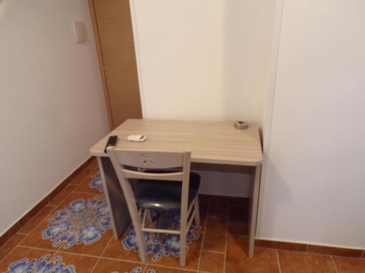 רוקאלומרה Nuova Aurora Rent Rooms מראה חיצוני תמונה
