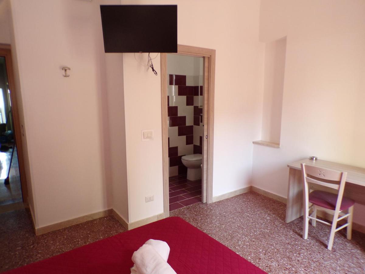 רוקאלומרה Nuova Aurora Rent Rooms מראה חיצוני תמונה