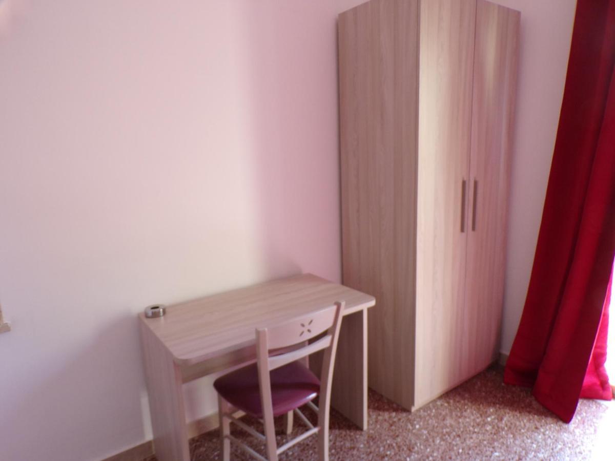 רוקאלומרה Nuova Aurora Rent Rooms מראה חיצוני תמונה