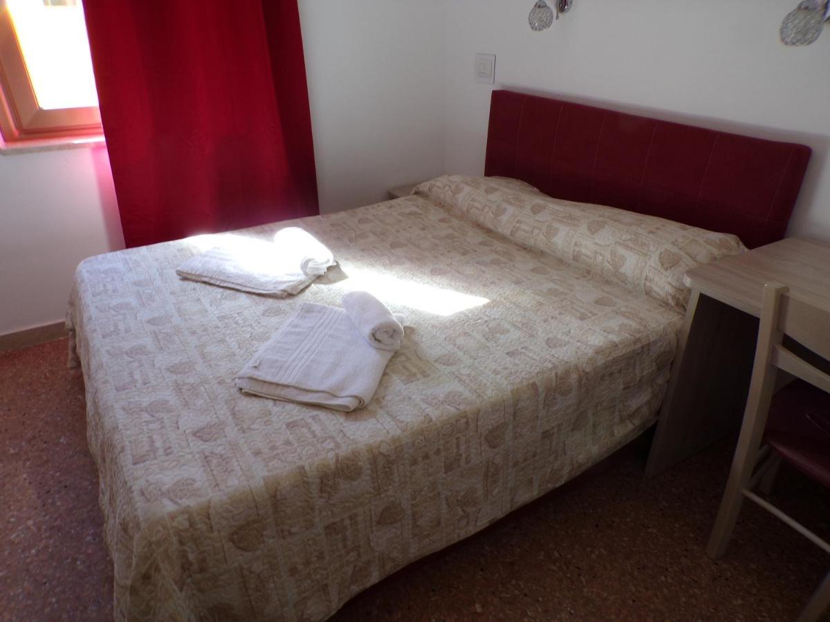 רוקאלומרה Nuova Aurora Rent Rooms מראה חיצוני תמונה