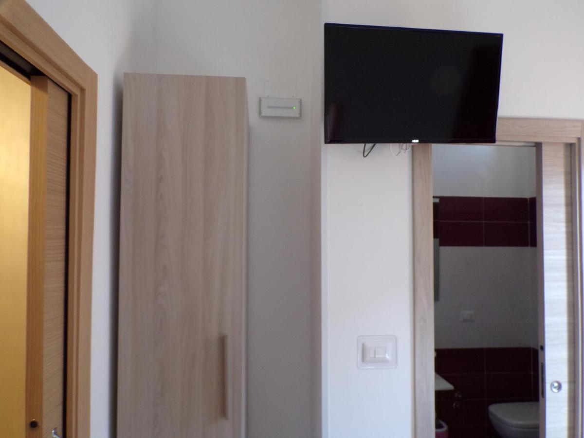 רוקאלומרה Nuova Aurora Rent Rooms מראה חיצוני תמונה